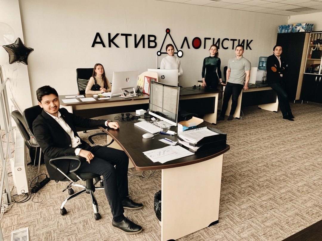 В офисе компании «Актив Логистика» сотрудники расслабляются и чувствуют себя, как дома, – там ходят исключительно босиком
