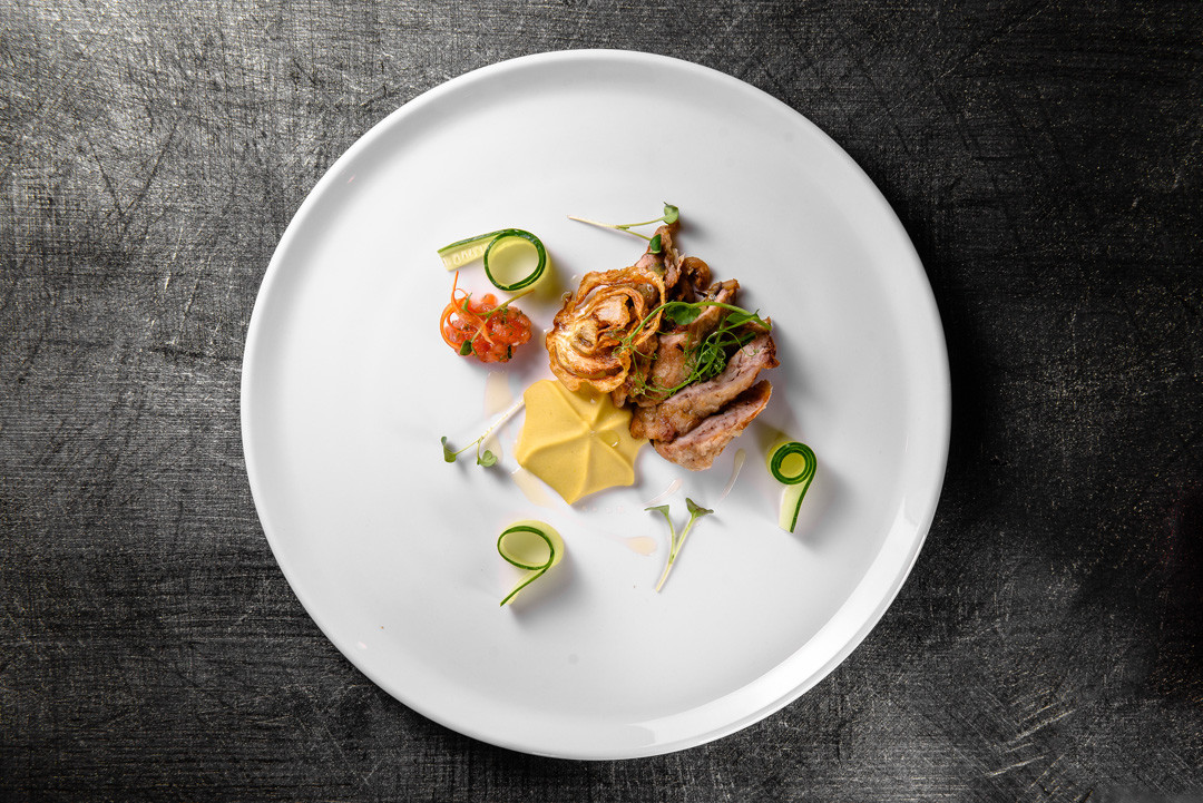 Перепелка с печеными овоща­ми и кремом из чечевицы с черемшой