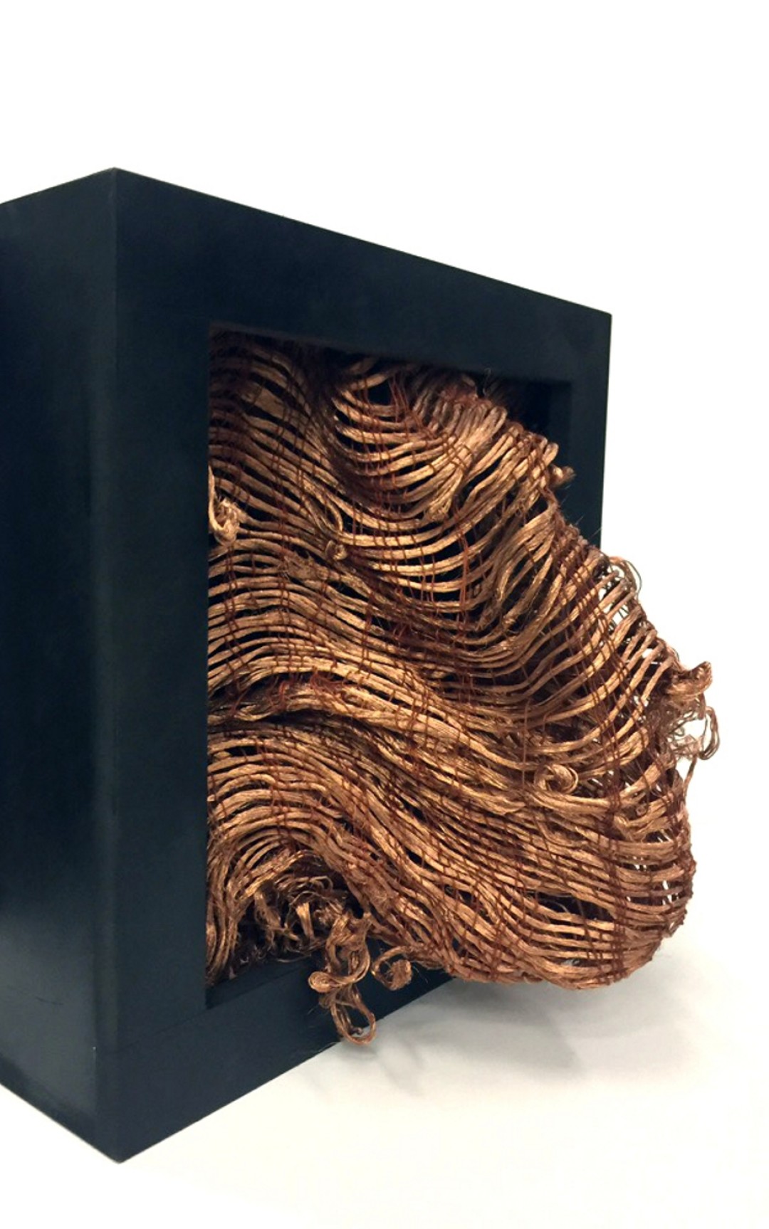 Арт-объект создан Настей Колесник под бережным руководством доцента кафедры текстиля Александры Омининой.