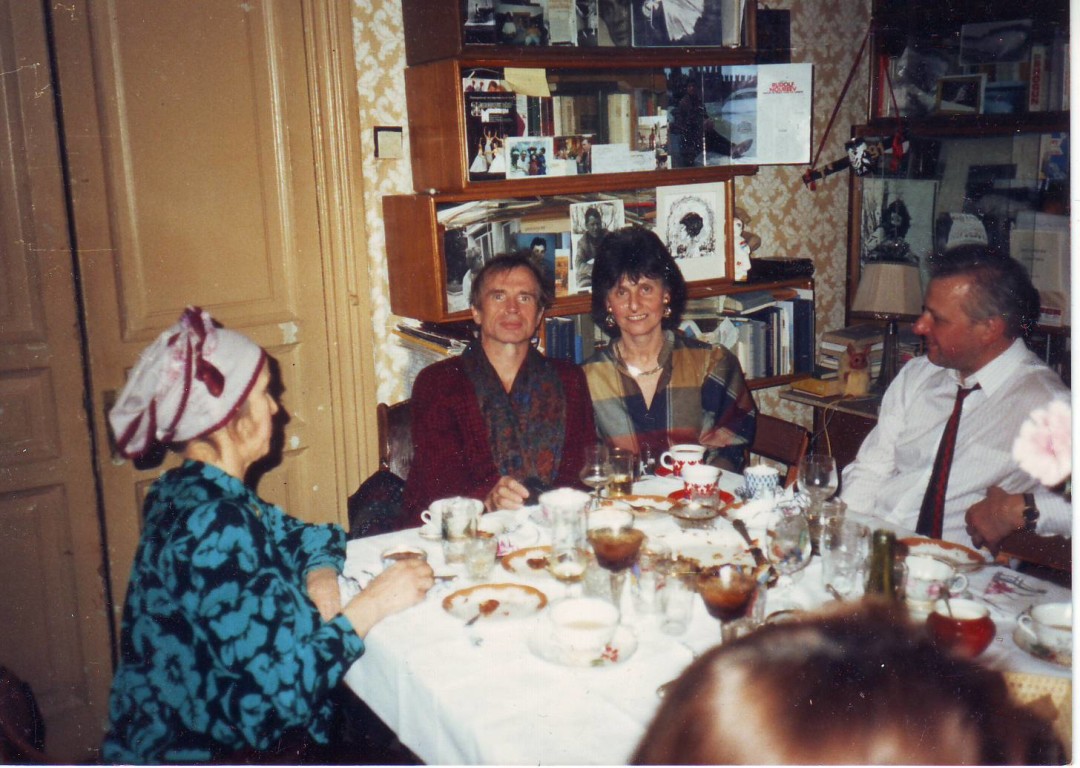 Застолье в 1989 году в честь приезда Рудольфа Нуреева – в этой же квартире в 1960-х он познакомился с Леонидом Романковым. На фото: Рудольф Нуреев и