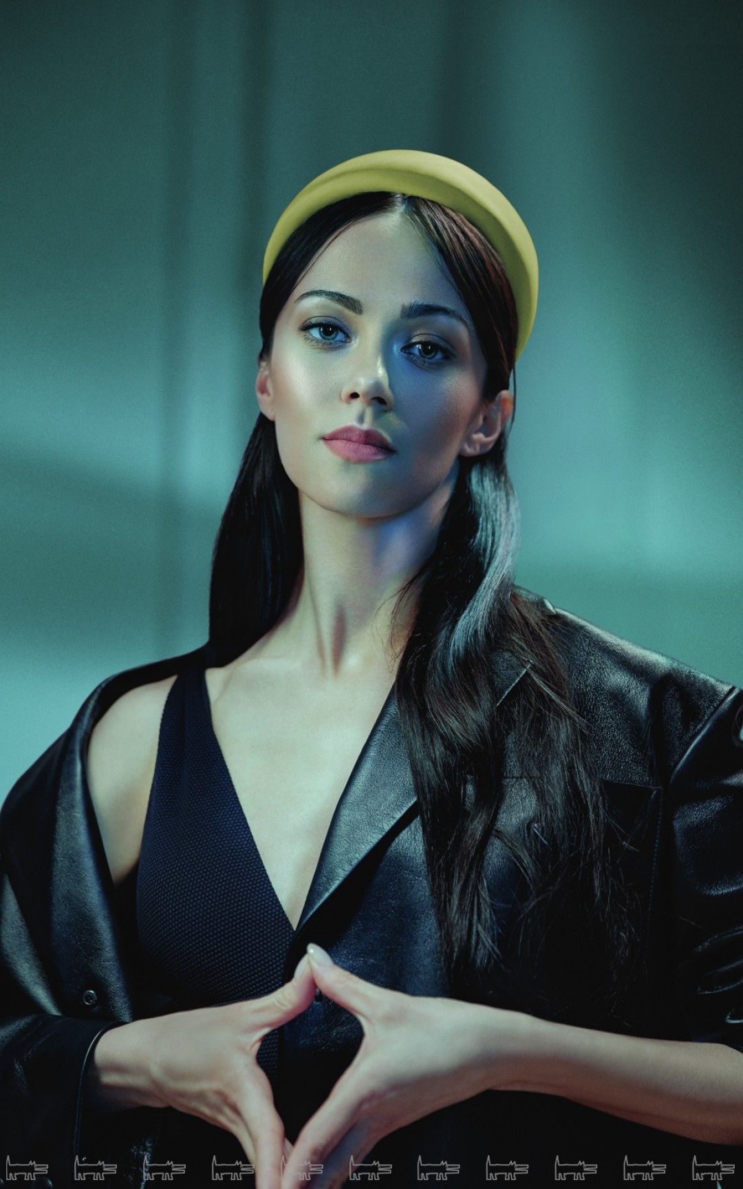 Надежда Батоева Обруч и плащ Prada (Prada), купальник Calzedonia (Calzedonia)