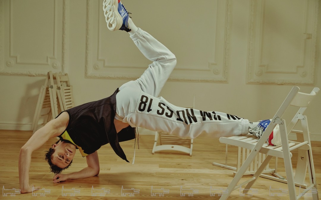 Филипп Степин Рубашка Dries Van Noten, кроссовки Versace (ДЛТ), брюки Sorry, I’m not (Sorry, I’m not)