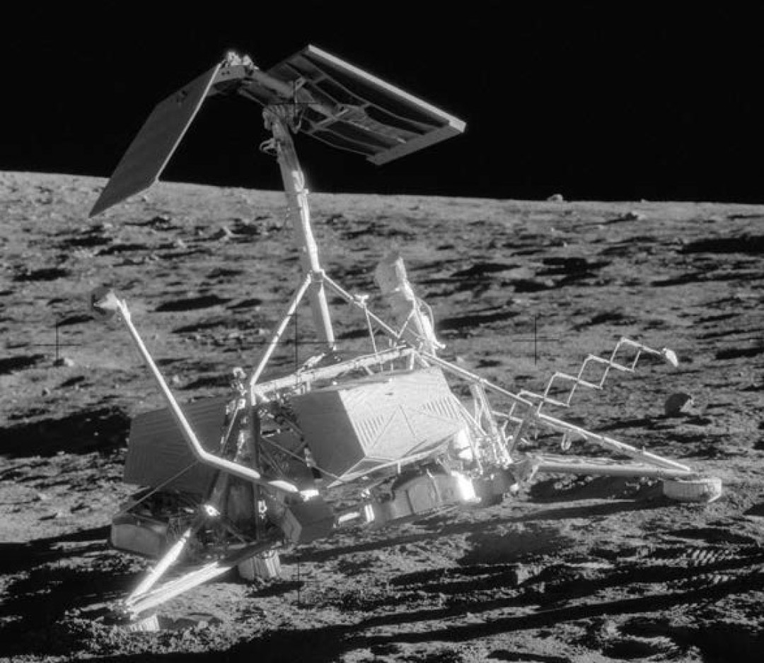 Американский космический аппарат «Сервейор-3» на Луне; снимок сделан астронавтом Аланом Бином 20 ноября 1969 года