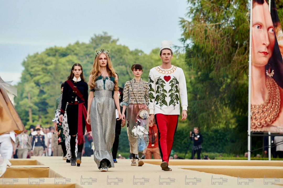 Коллекция Стаса Лопаткина на финальном объединенном показе дизайнеров в Царском селе