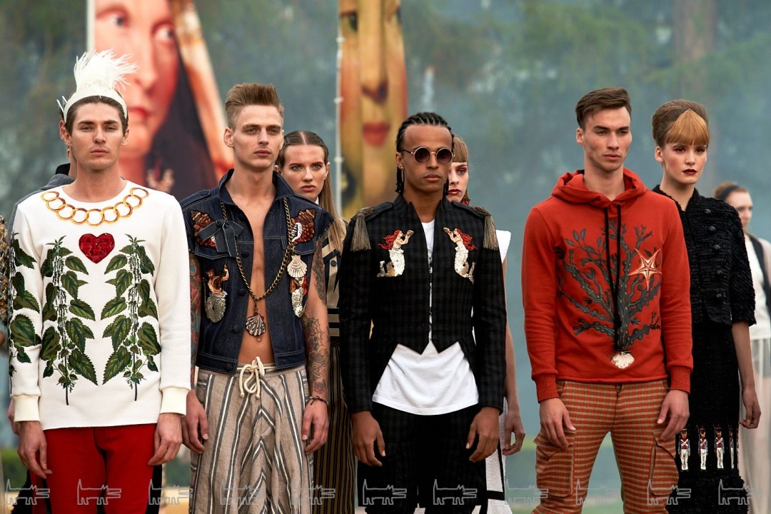 Коллекция Стаса Лопаткина на финальном объединенном показе дизайнеров в Царском селе