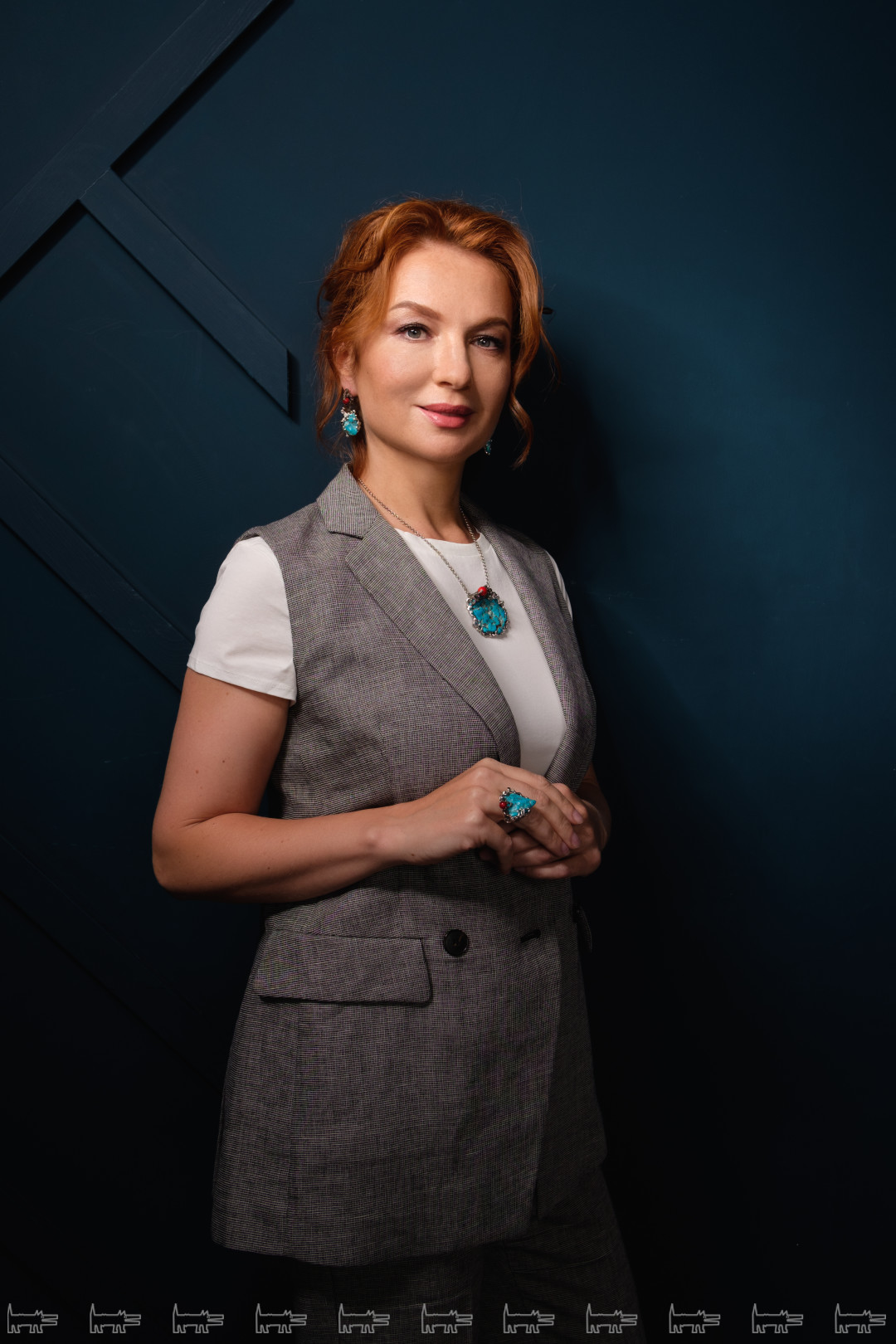 На Татьяне украшения «От Марса до Венеры», бирюза (Иран), коралл (Китай), серебро 925°