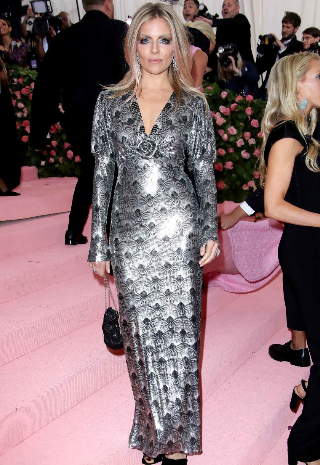 Сиенна Миллер в Paco Rabanne