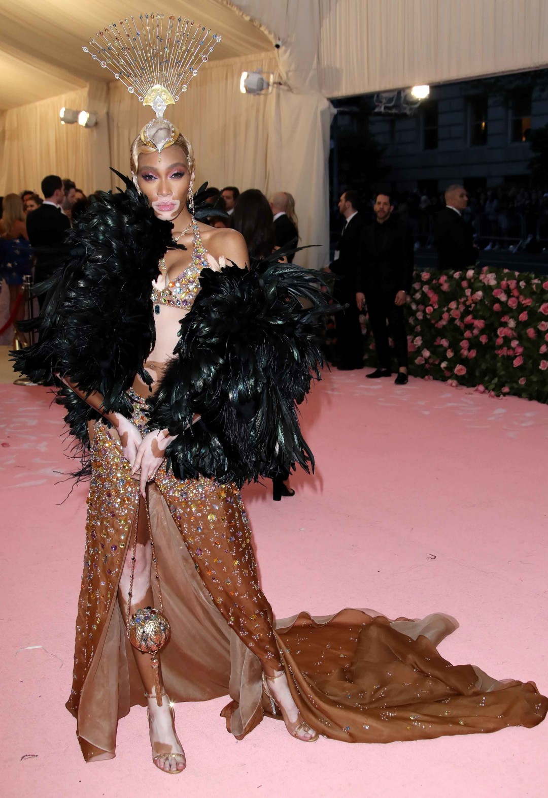 Винни Харлоу и в украшениях Chopard