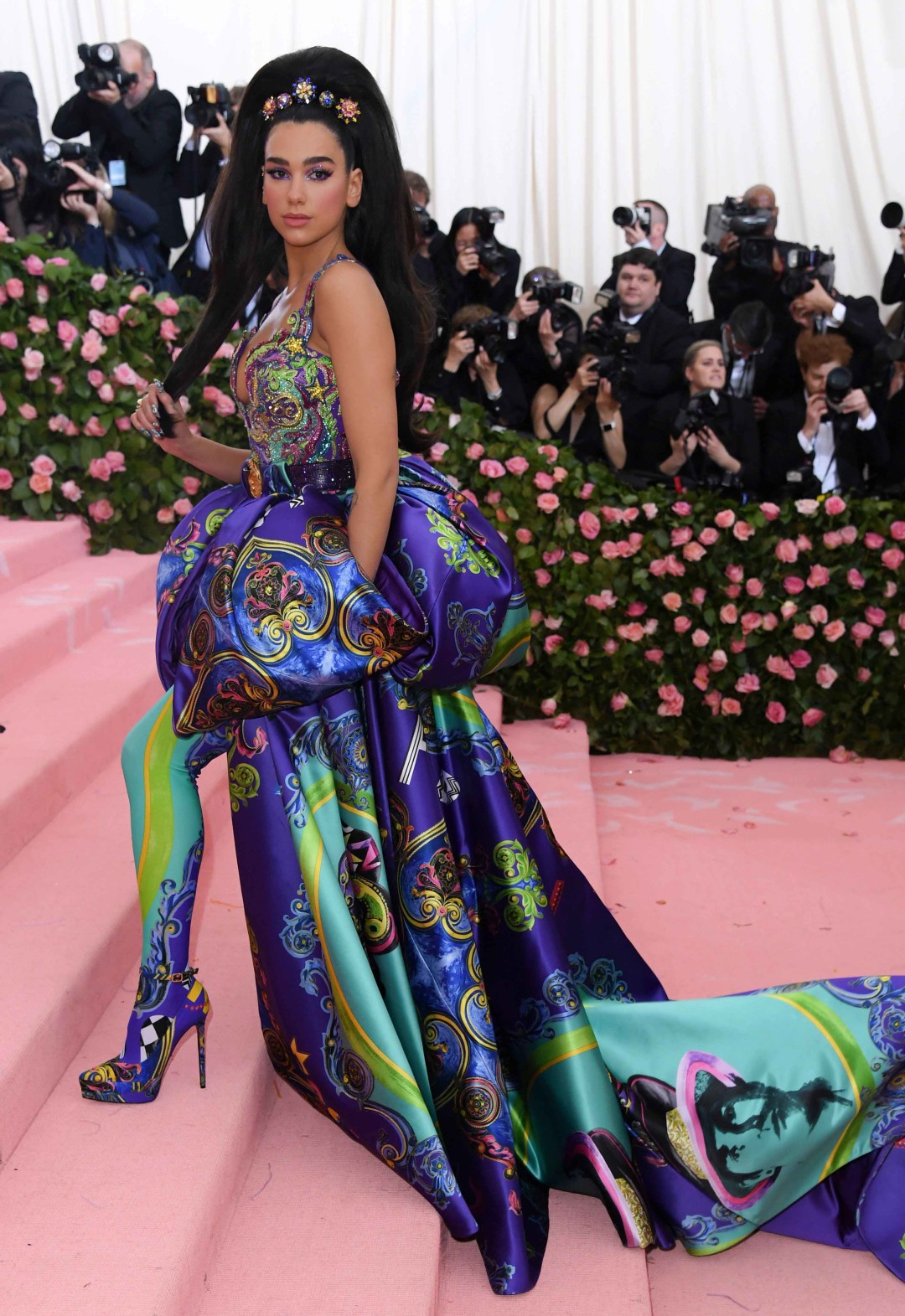 Дуа Липа в Versace