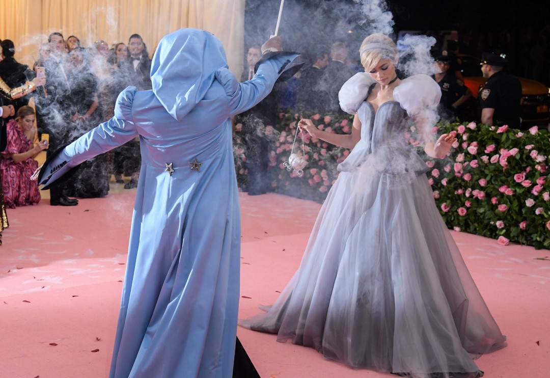 Зендайя в Tommy Hilfiger и Лоу Роуч