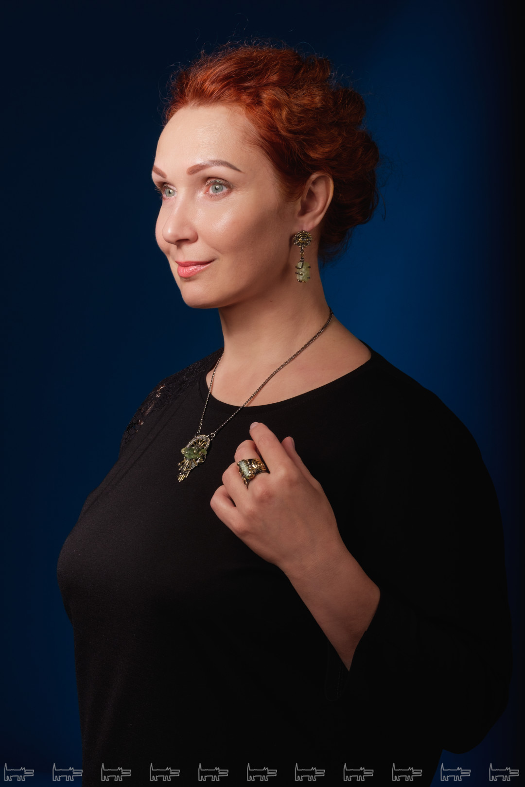 На Ирине украшения «Солнечная капсула», гелиодор кристалл (Россия, Забайкалье), серебро 925°