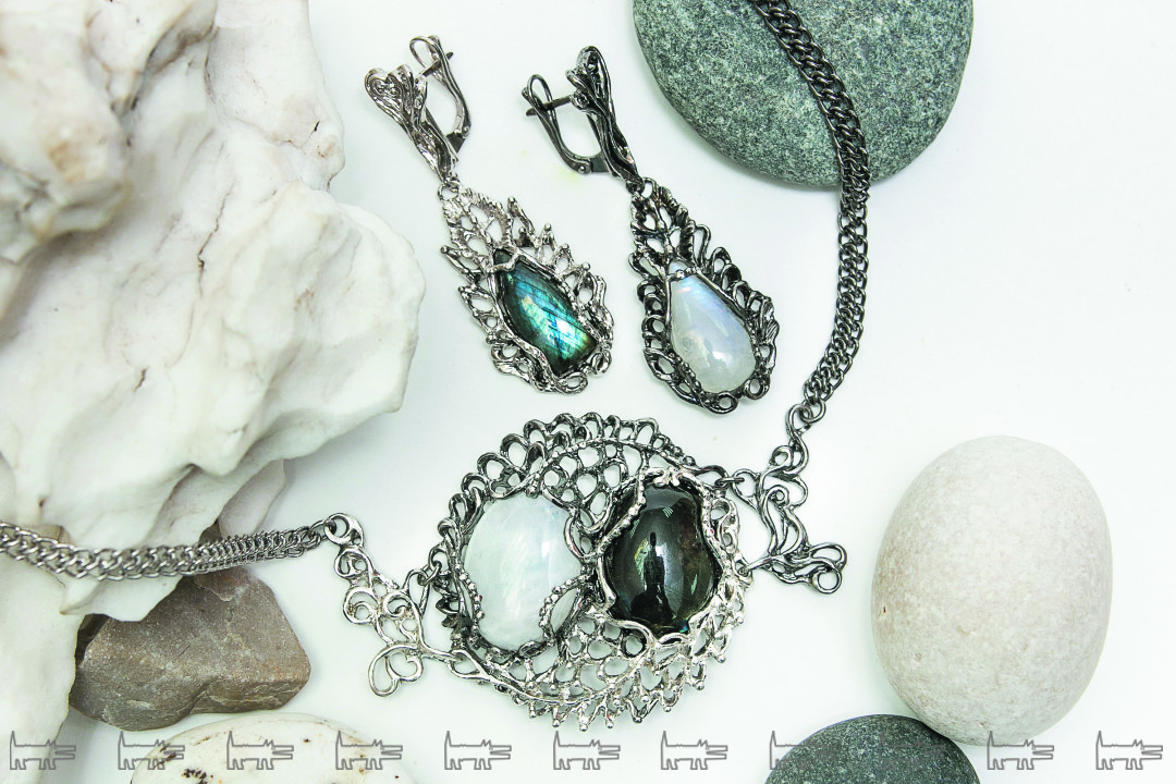 Коллекция «Внутренняя гармония» В неосязаемых сферах пространства пульсирует животворящая энергия союза противоположностей. Это гармония личности.