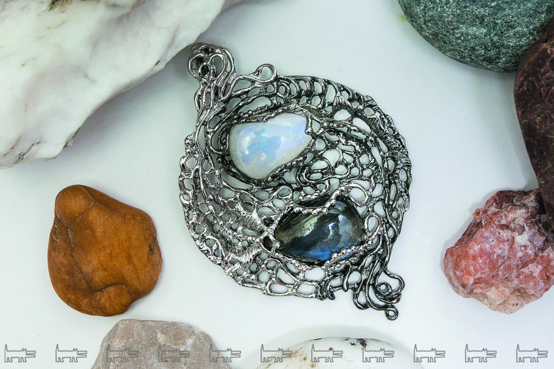 Коллекция «Внутренняя гармония» В неосязаемых сферах пространства пульсирует животворящая энергия союза противоположностей. Это гармония личности.