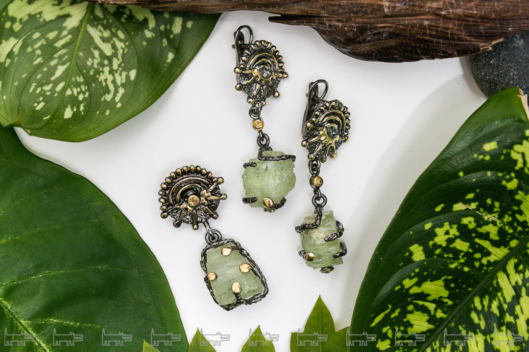 Коллекция «Солнечная капсула» Это украшение для той, что озаряет собою мир. Ее по-детски счастливый смех рассыпает солнечных зайчиков. Своей яркостью