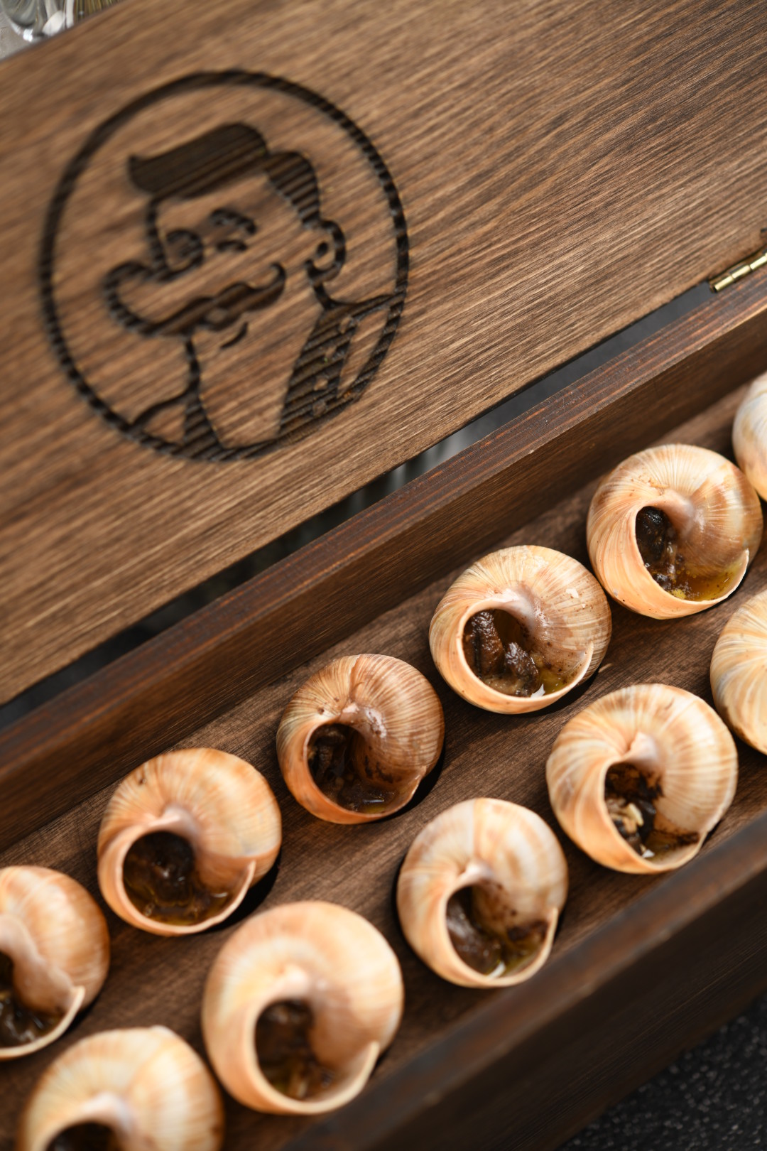 Винные улитки с розмарином и тертым мускатным орехом, 12 шт., 559 руб.