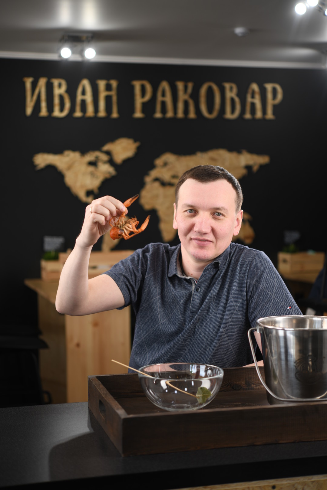 Владелец студии GetBett Айрат Гильманов лично оценил пользу мяса вареных раков.
