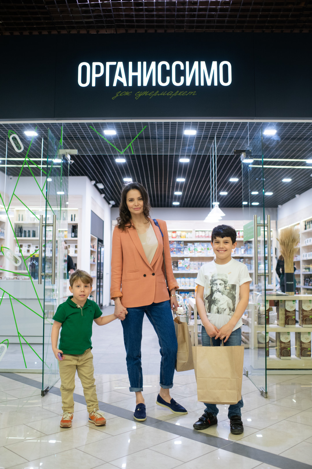 Анжела Григоренко с сыновьями Анри и Мироном