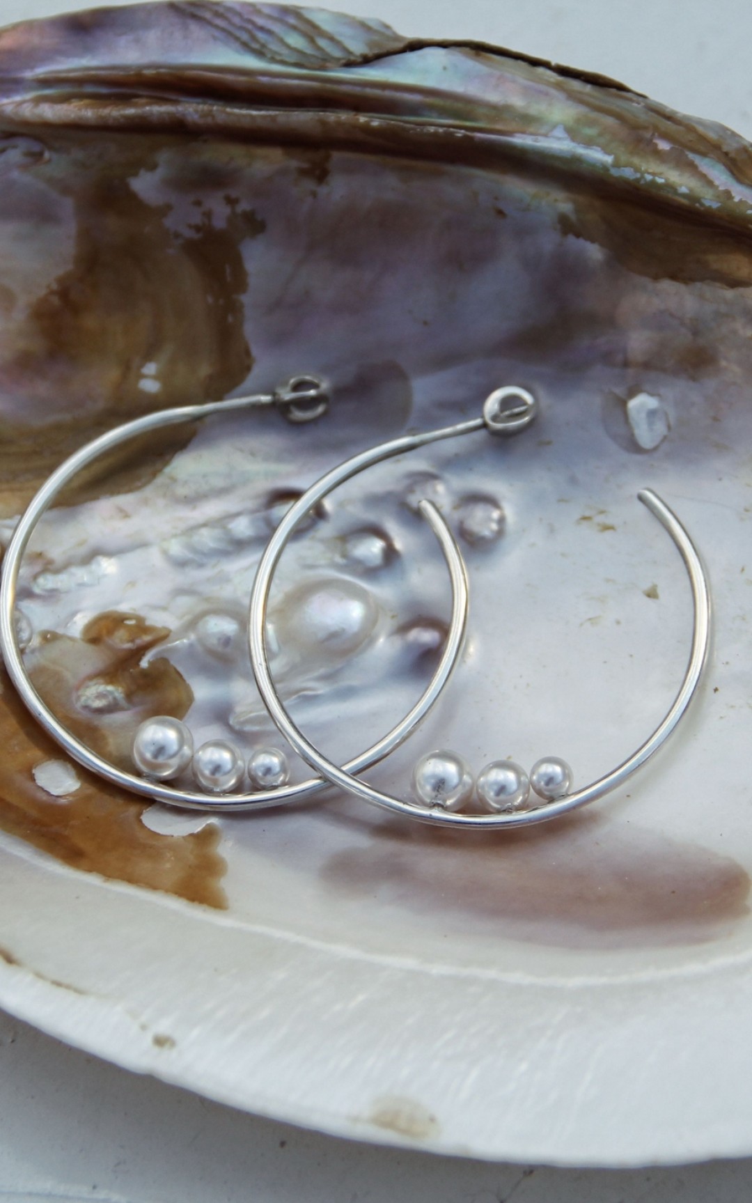 Серьги Noir et Blanc Jewelry, 4000 рублей (Daphne Jewellery)