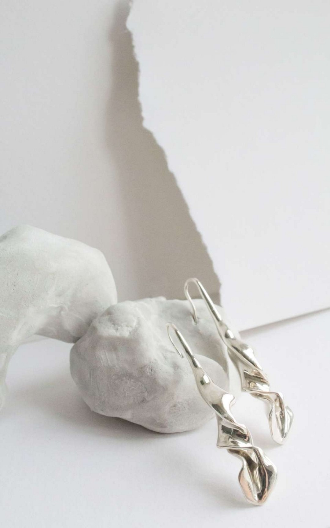 Серьги Anna Aryutkina, 6800 рублей (annaaryutkina.com)