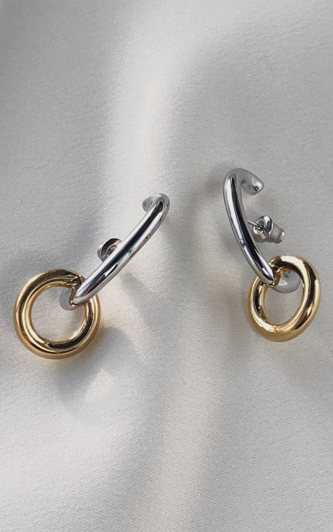 Серьги Curie, 2100 рублей (Subbota Showroom)