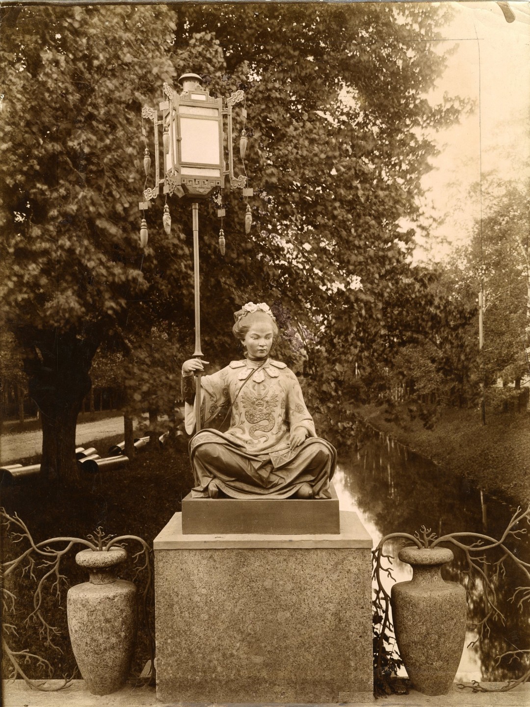 Александровский парк в Царском Селе. Большой Китайский мост (фрагмент). 1900-е годы