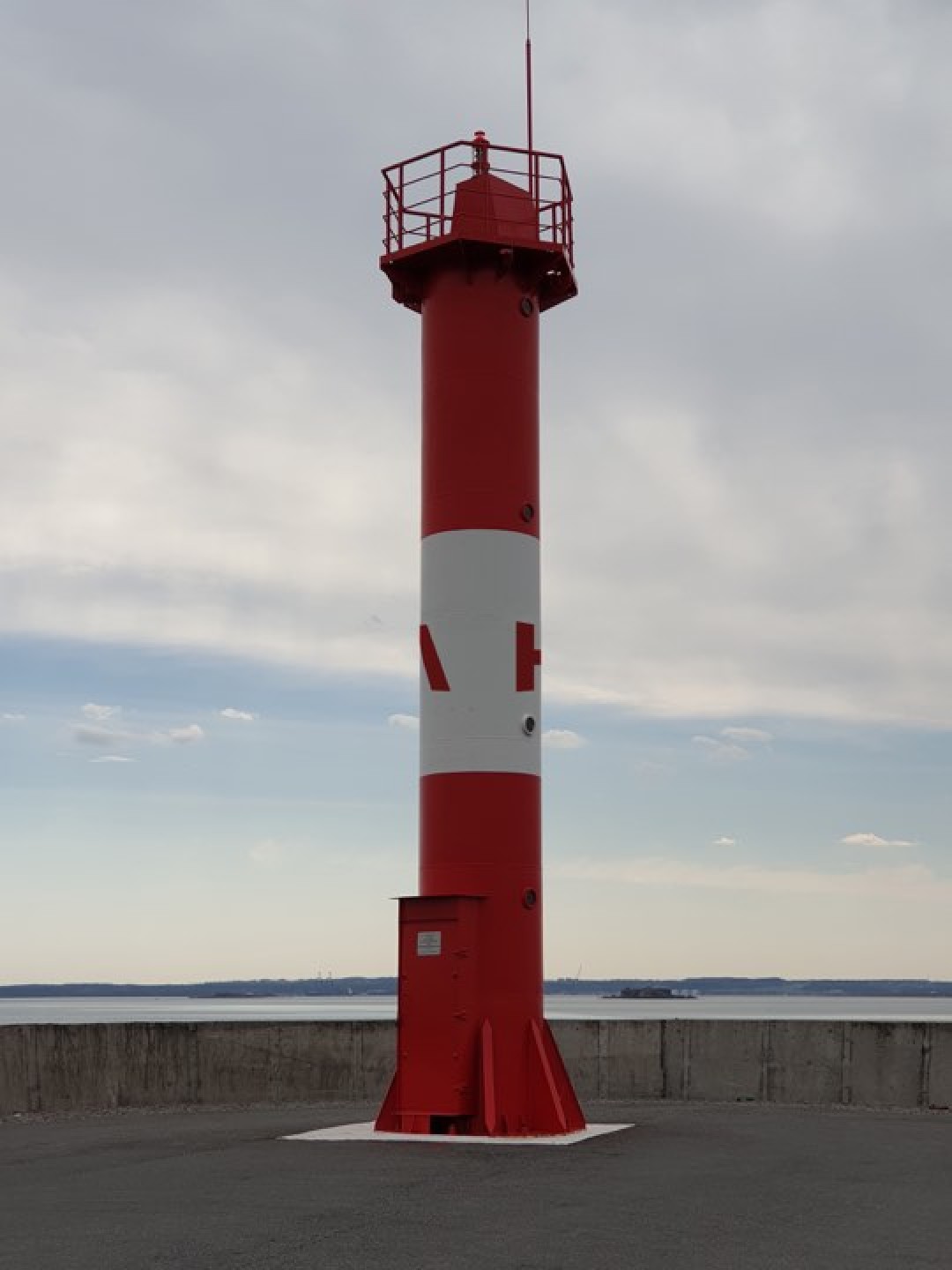 Эскиз работы Владимира Абиха на маяке