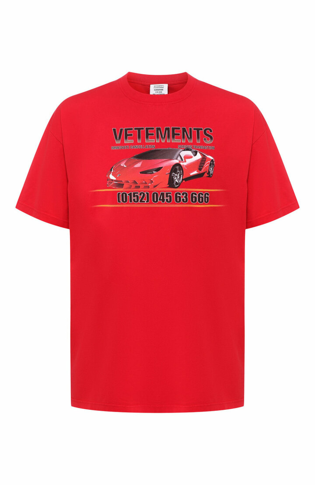 Футболка VETEMENTS, 17 100 рублей (старая цена 24 400 рублей)