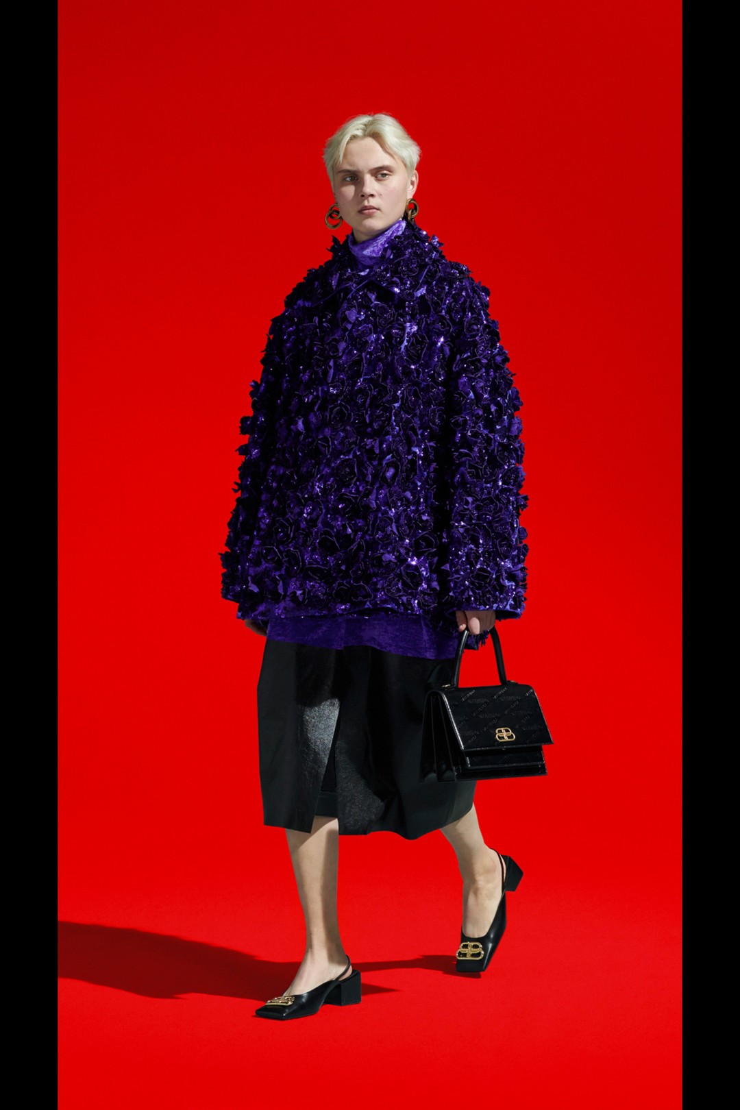 Новая pre-fall коллекция Balenciaga: вареные джинсы, брендированные ...