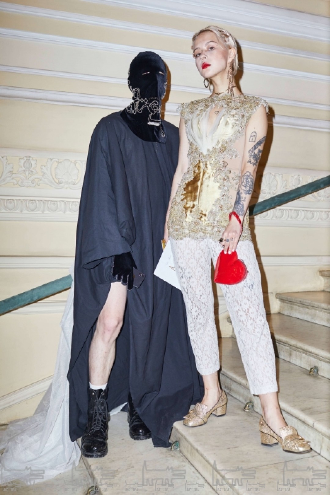 Дмитрий Попов в самостоятельно сшитом платье, и Полина Осипова в антикварном платье для кабаре, 2018 год