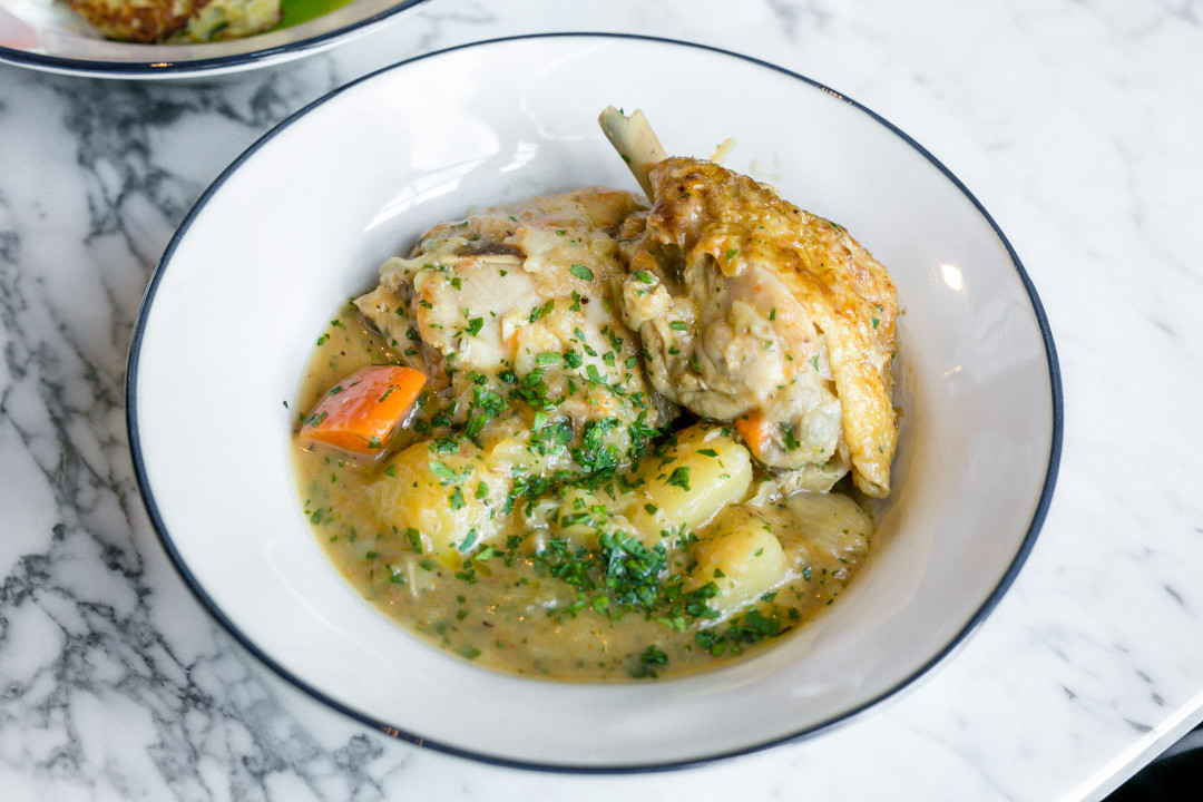 Тушеная курица с овощами