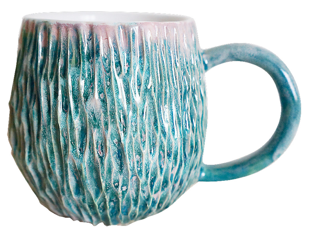 Кружка из серии «Кувшинки». Цветовые решения всей серии навеяны колористикой полотен импрессионистов. Стоимость 2500 руб.