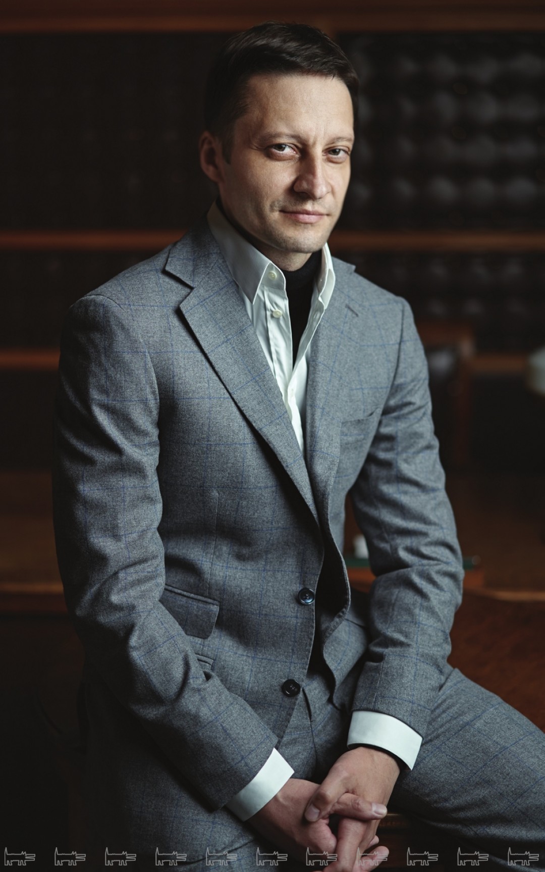 Пиджак и брюки Isaia, сорочка Bottega Veneta, водолазка Burberry (все — ДЛТ)