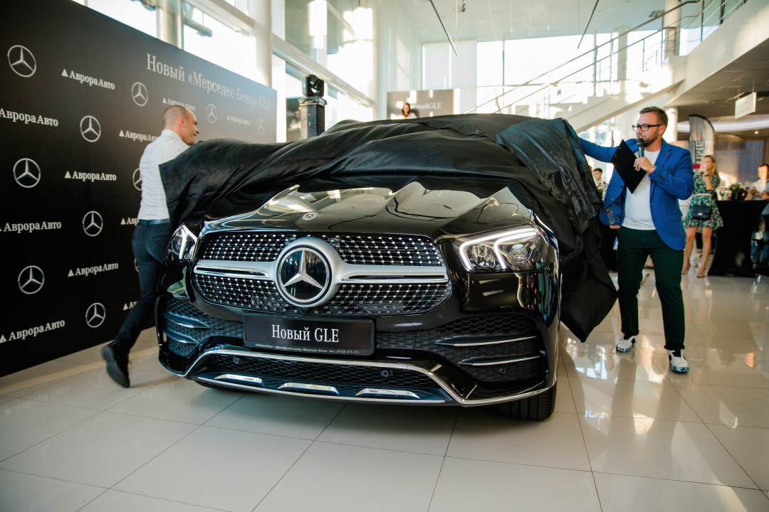 Полная оклейка автомобилей Mercedes (Мерседес) COUPE матовой пленкой цены в Моск