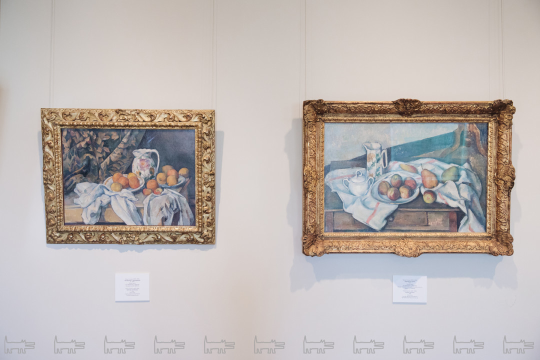 Справа — Поль Сезанн. Персики и груши. 1890–94 годы. Из собрания ГМИИ им.Пушкина. Слева — Поль Сезанн. Натюрморт с драпировкой. 1894–1895 год. Из