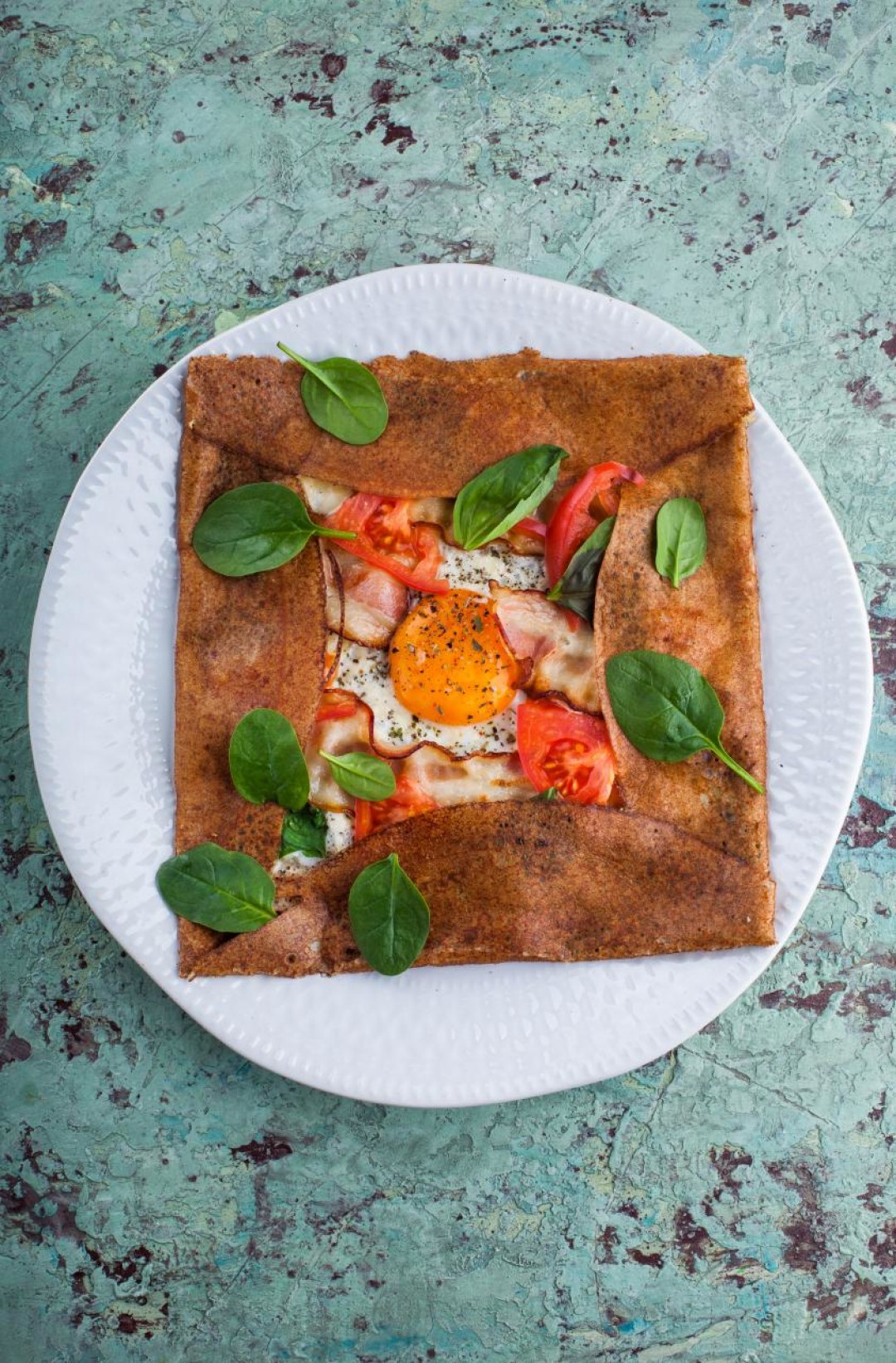 Бекон, помидор, яйцо