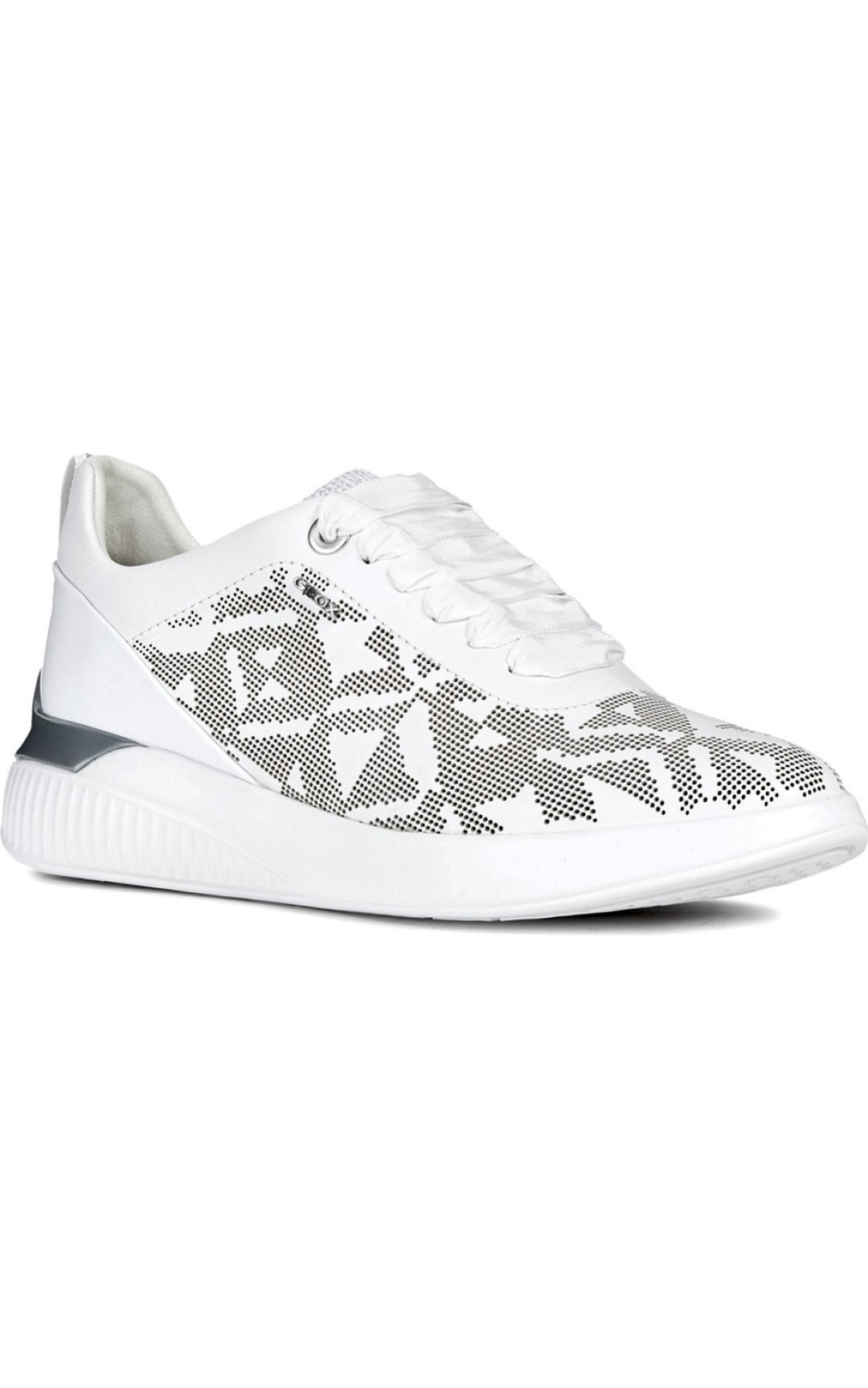 Кроссовки Geox, 5250 рублей (вместо 10 490 рублей)