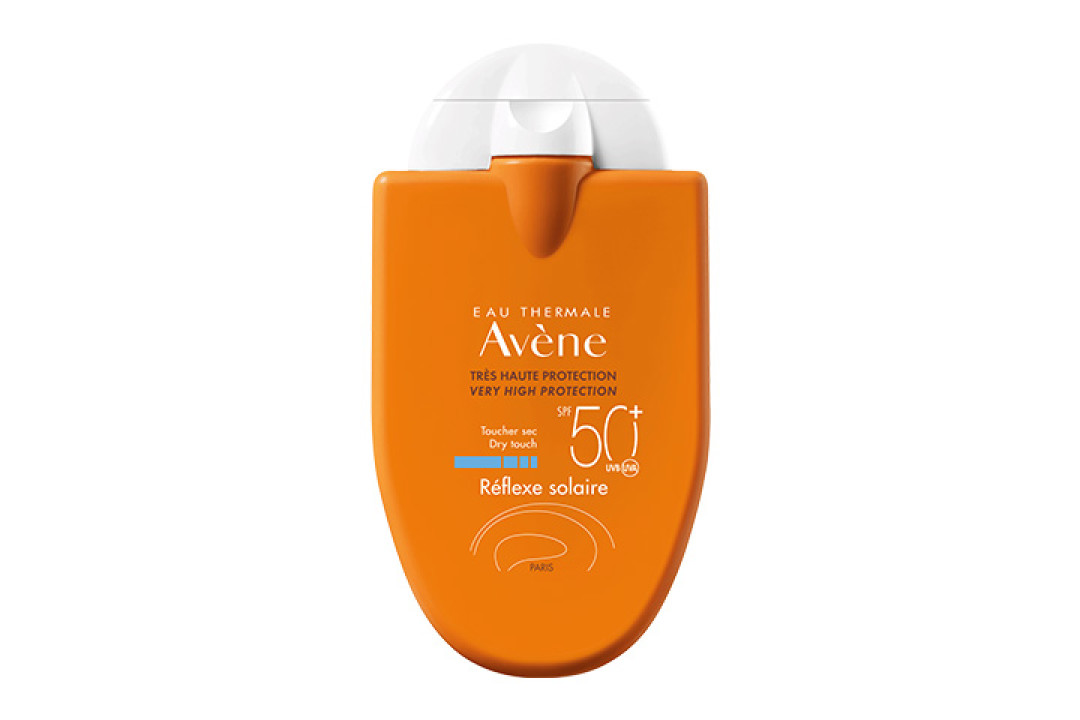 Avène cолнцезащитная компактная эмульсия SPF 50+ Кому подходит? Людям с чувствительной кожей. Высокая степень защиты от широкого спектра лучей UVB-UVA