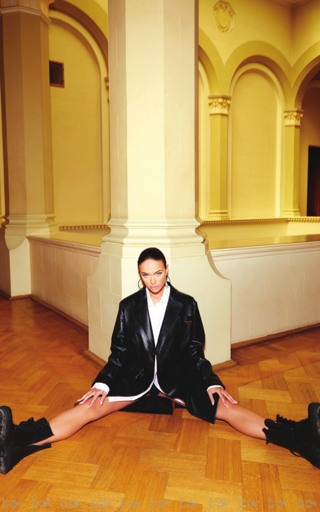 Серьги Tous, плащ Prada, рубашка Saint Laurent