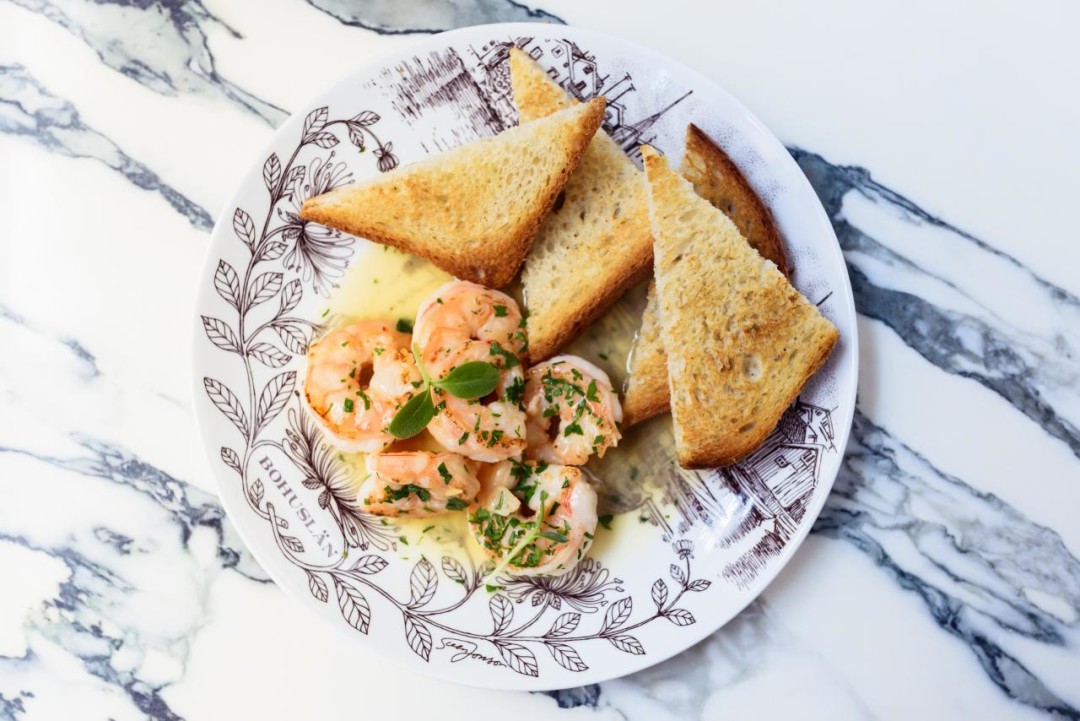 Соте из креветок с соусом шампань