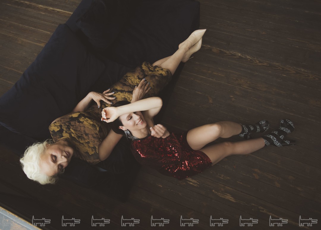 На Кате: платье Myseasons, серьги Caviar Jewellery. На Нине Васильевне: платье Satinn