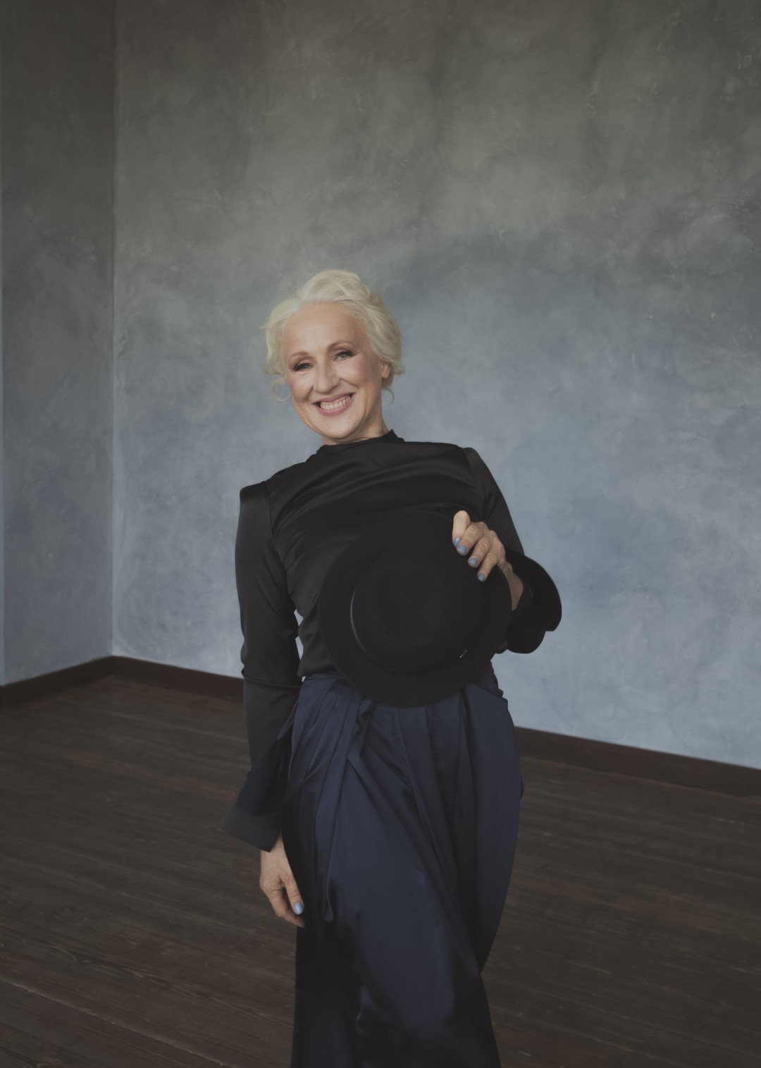 Брюки 404 NOT FOUND, блуза Nina Sterenberg, шляпа Hatfield