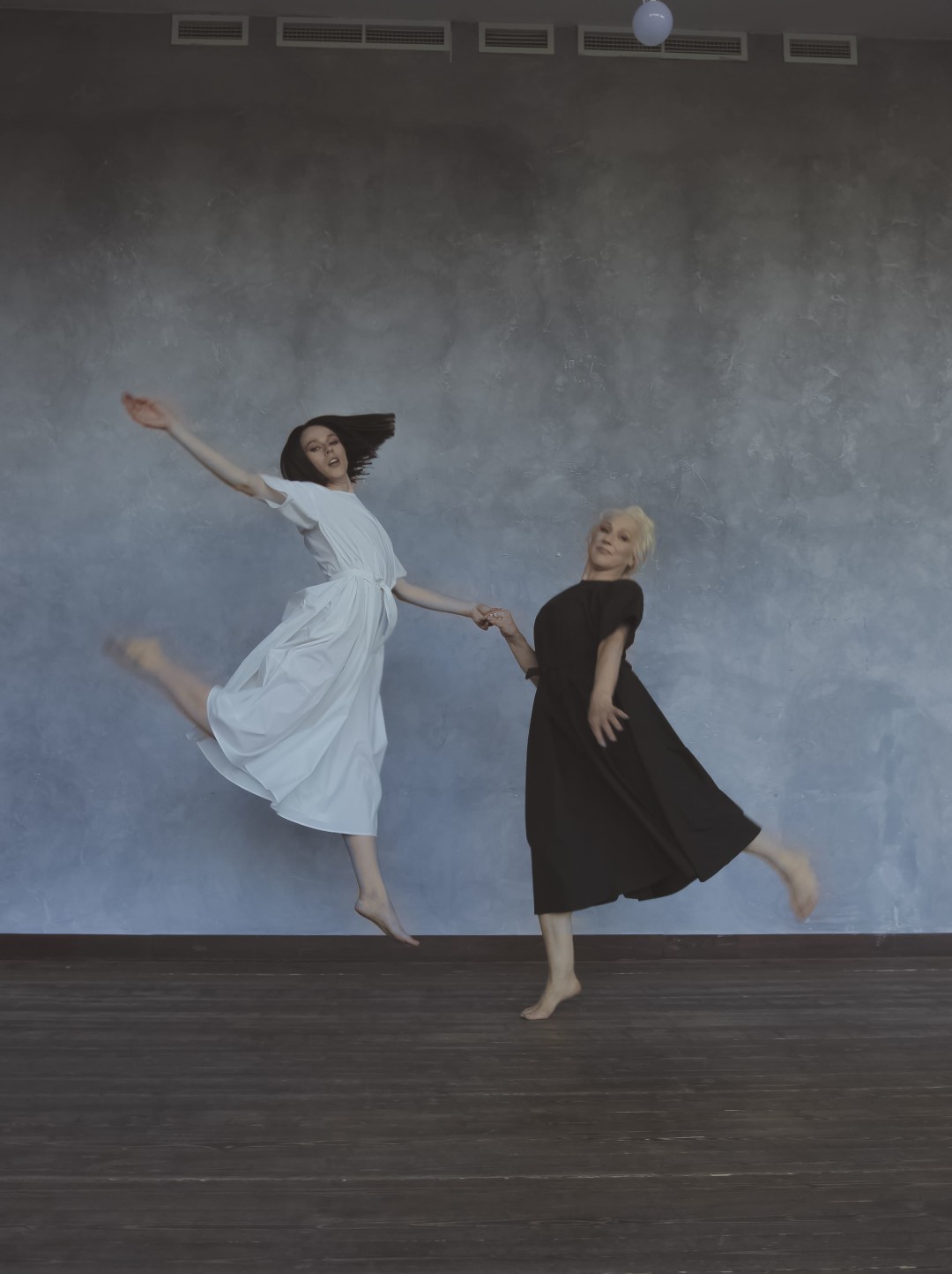 На Кате и Нине Васильевне: платья MY812