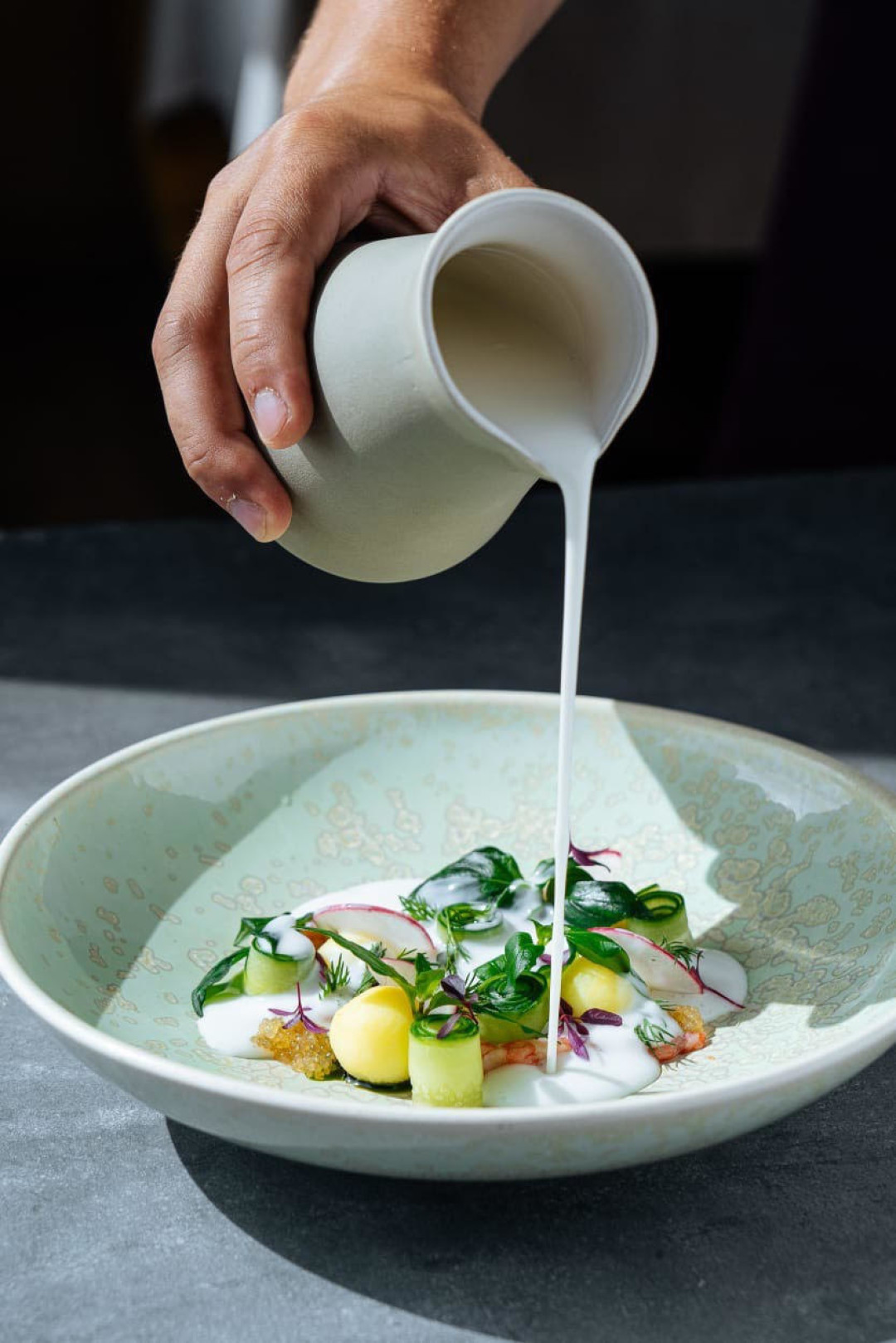 Суп на кефире со сладкими креветками, щучьей икрой и грибной травой