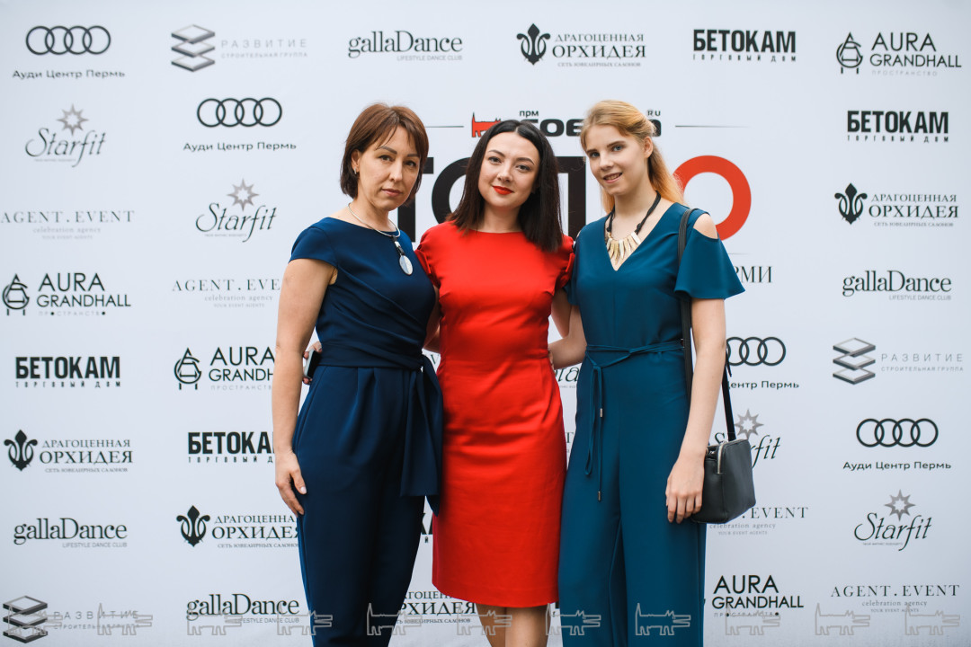 Марина Одинцова с дочерью и Виктория Абрамова («Прм.Собака.ru»)
