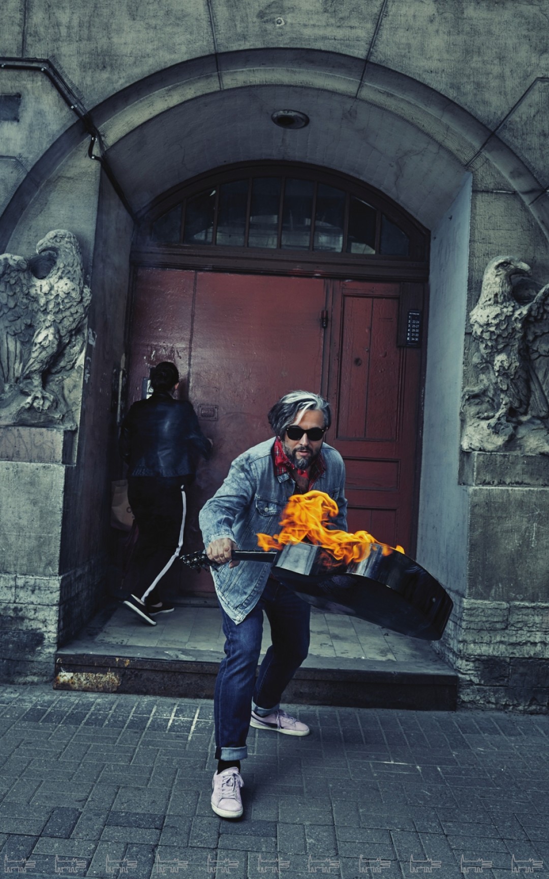 Куртка, рубашка, джинсы ремень и платок Levi’s