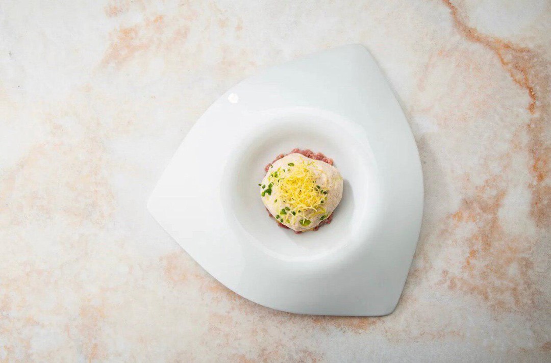 Тартар из говядины с щучьей икрой