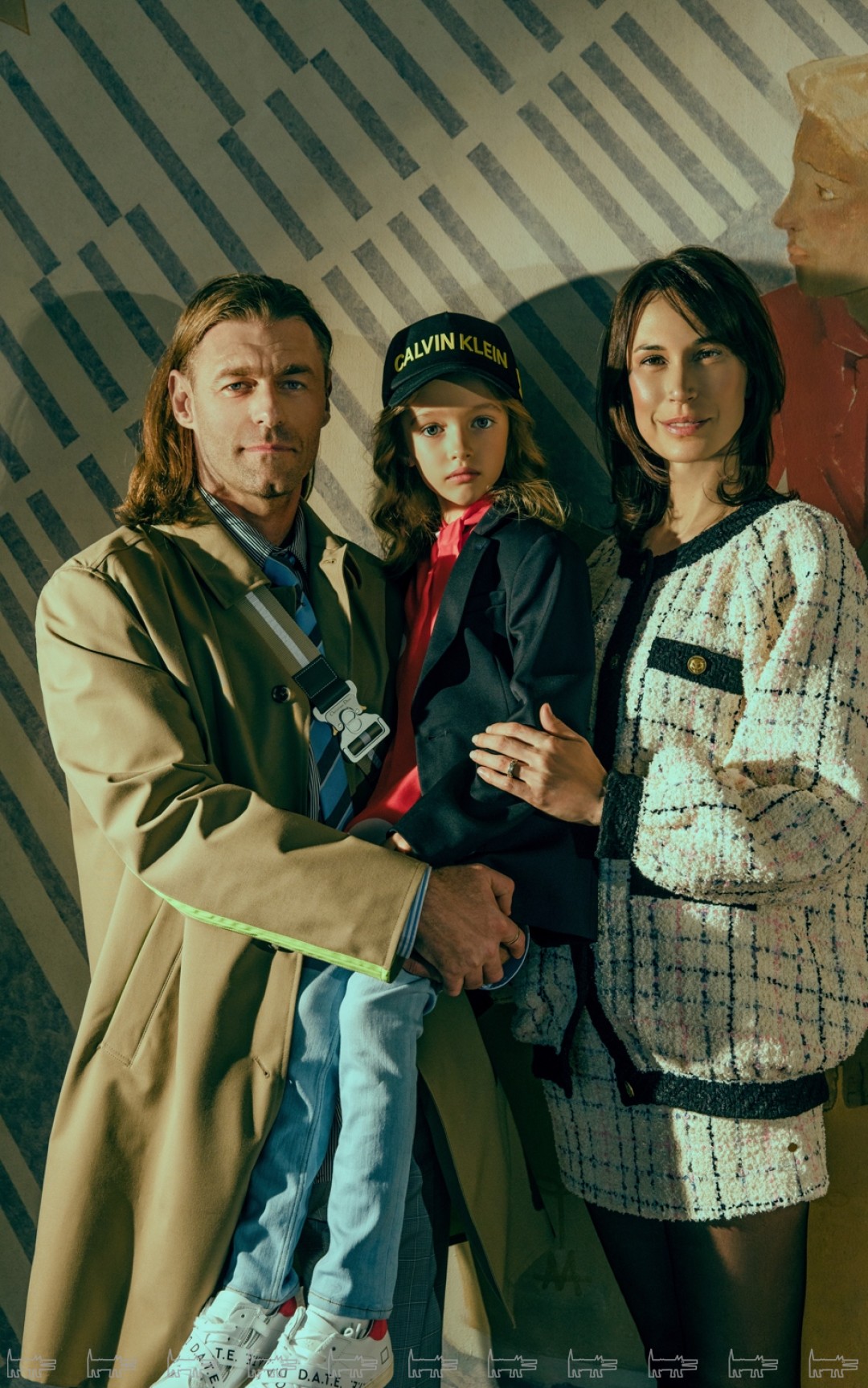 На Андрее Петрове: плащ Kenzo, сорочка Vetements (все — ДЛТ), брюки Valentino, сумка Dior, галстук Calvin Klein 205W39NYC (все — Babochka Concept