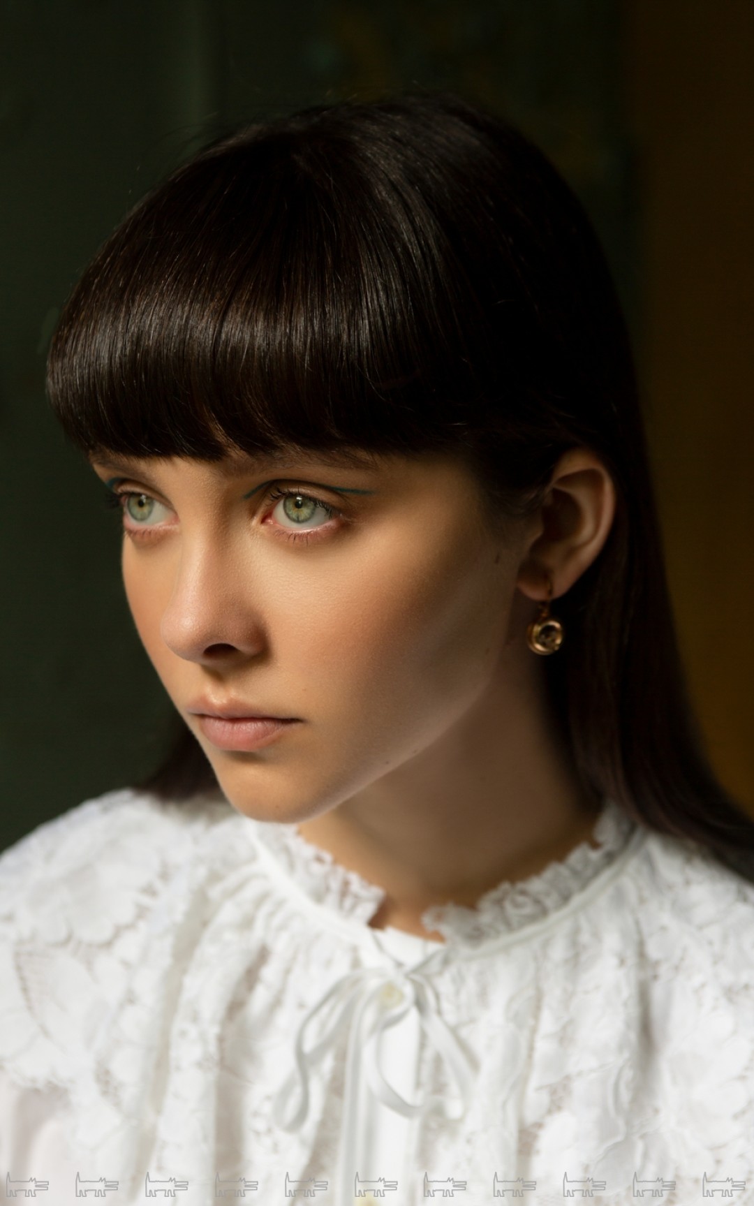 Блуза Dolce & Gabbana (ДЛТ), серьги Chopard
