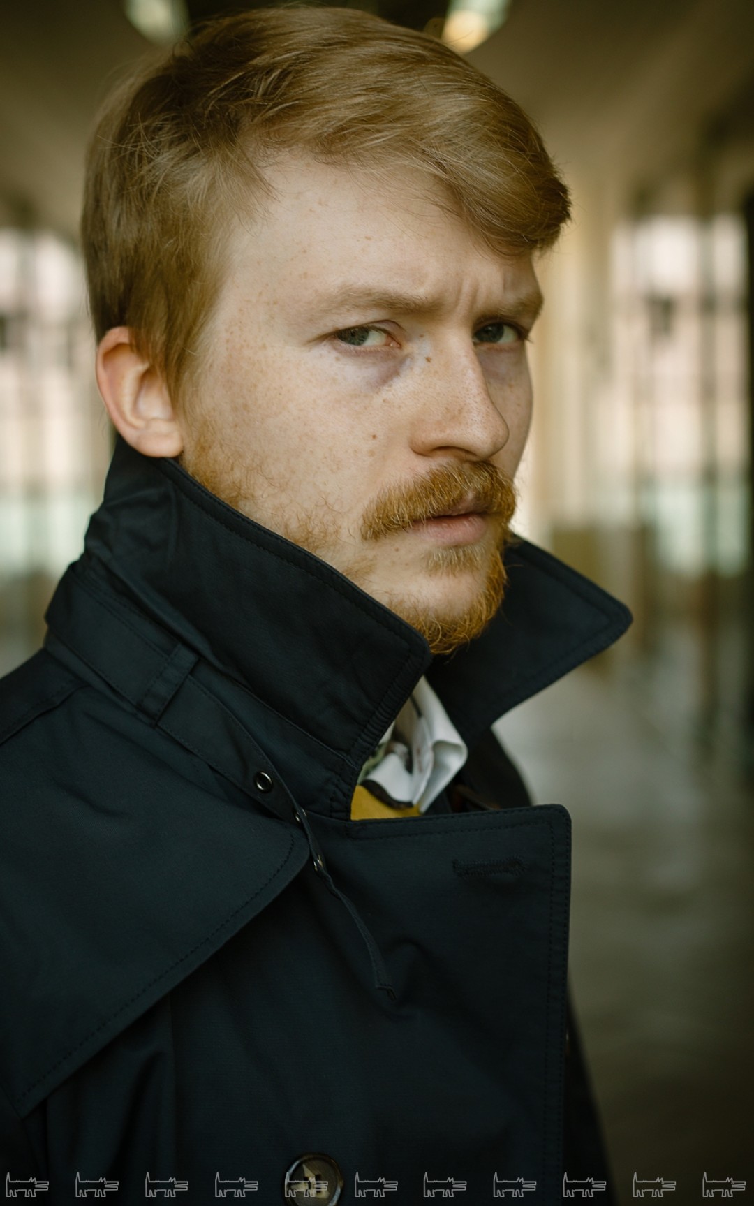 Тренч Lardini, сорочка Isaia, шарф Paul Smith (все — BOSCOFAMILY)