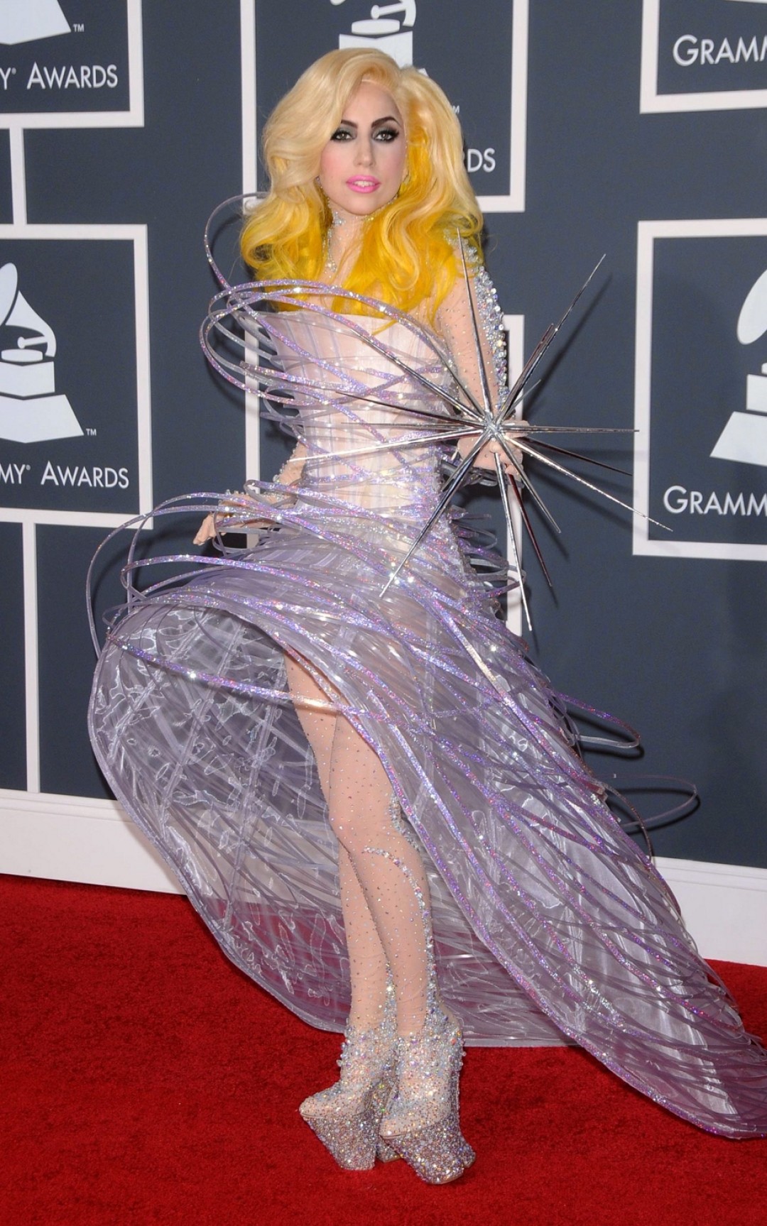 Леди Гага в Amani Prive на церемонии Grammy-2010